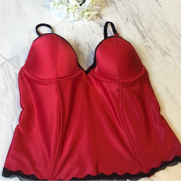 Jezebel | Lace Ruffle Corset Red and Black - Picture 2 of 6